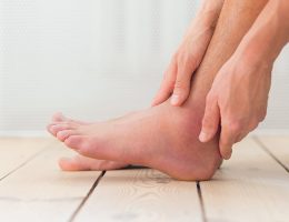Person holding swollend ankle